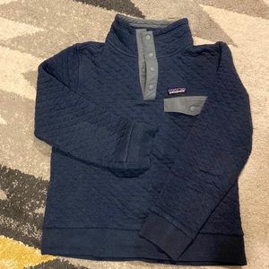 Navy Patagonia pullover